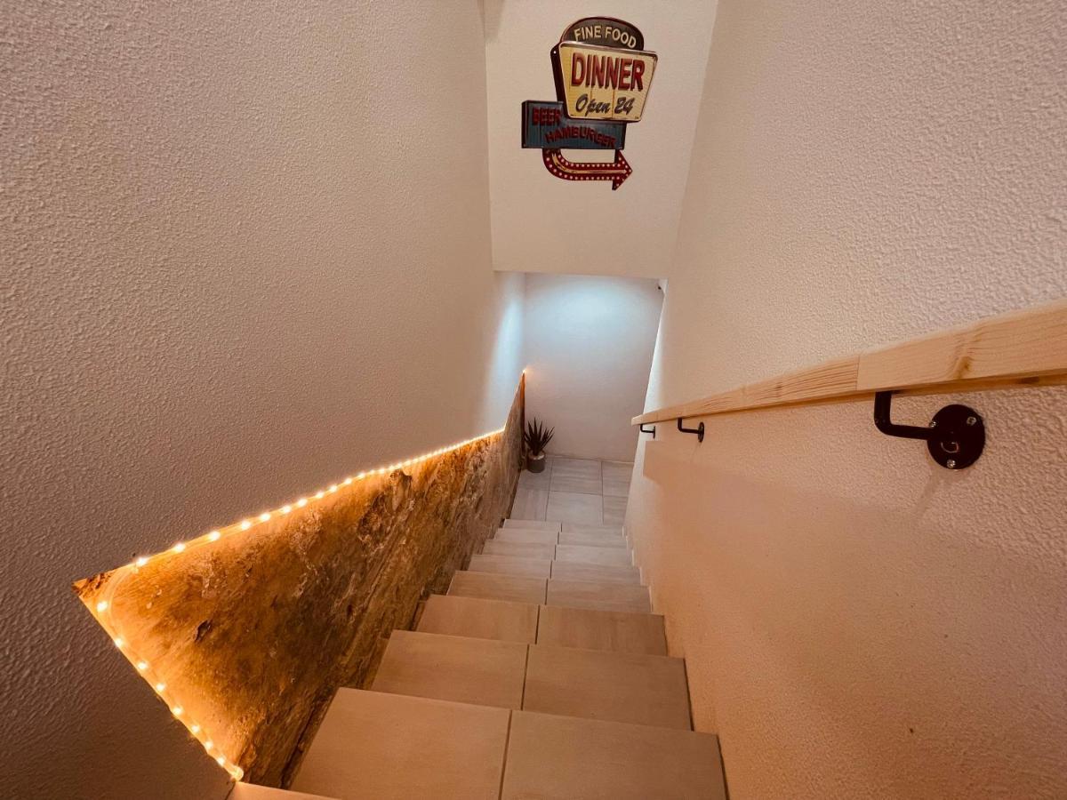 La Cave Aux Lumieres - Proche Centre-Ville - 2 Chambres - Wifi Renaison 外观 照片