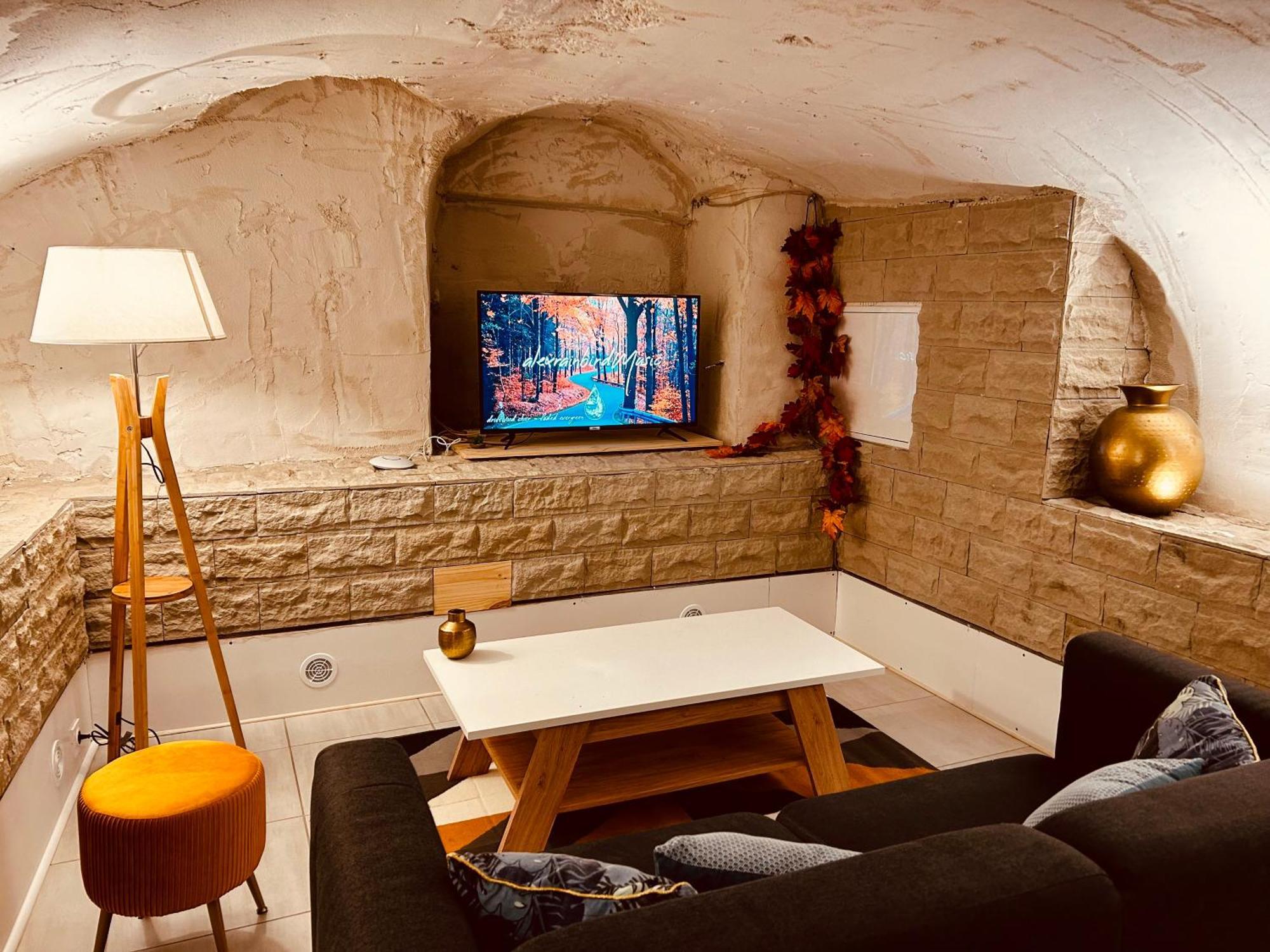 La Cave Aux Lumieres - Proche Centre-Ville - 2 Chambres - Wifi Renaison 外观 照片
