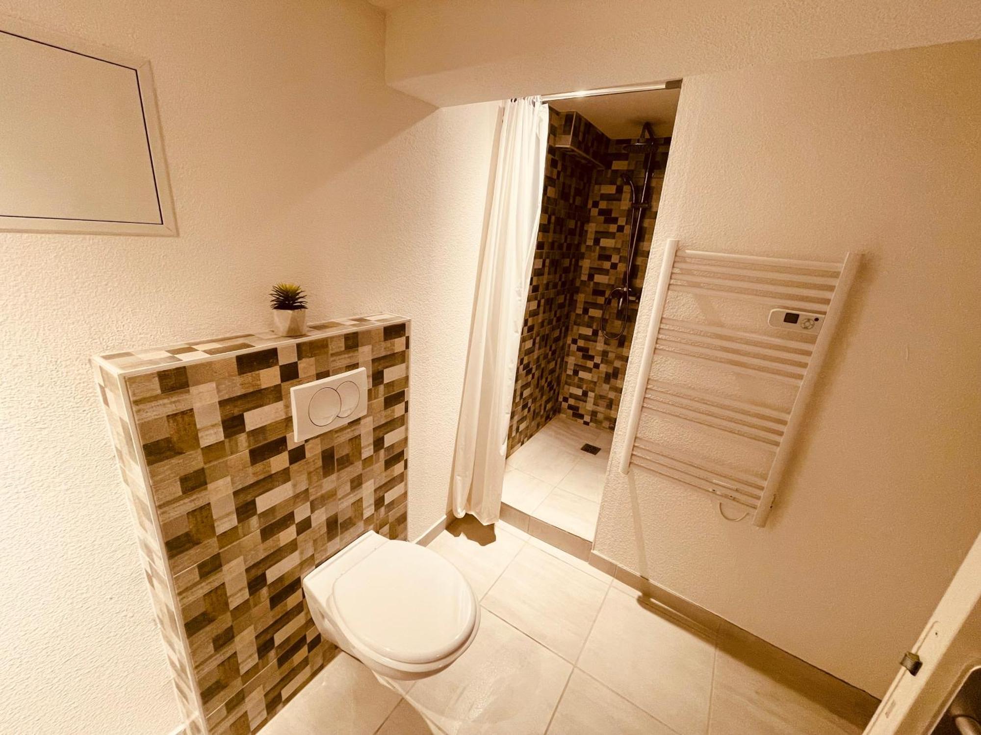 La Cave Aux Lumieres - Proche Centre-Ville - 2 Chambres - Wifi Renaison 外观 照片